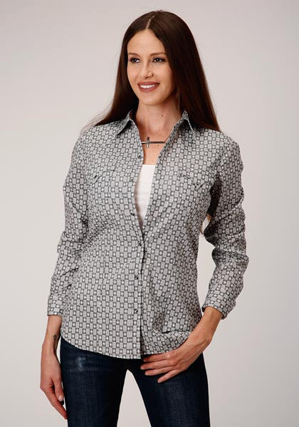 Woman's Long Sleeve Shirt Gray and White Checkered Diamond Print