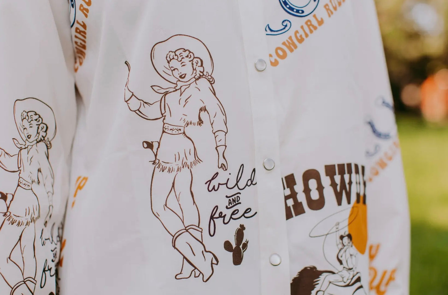 WOMEN’S WILD AND FREE LONGSLEEVE BUTTON UP